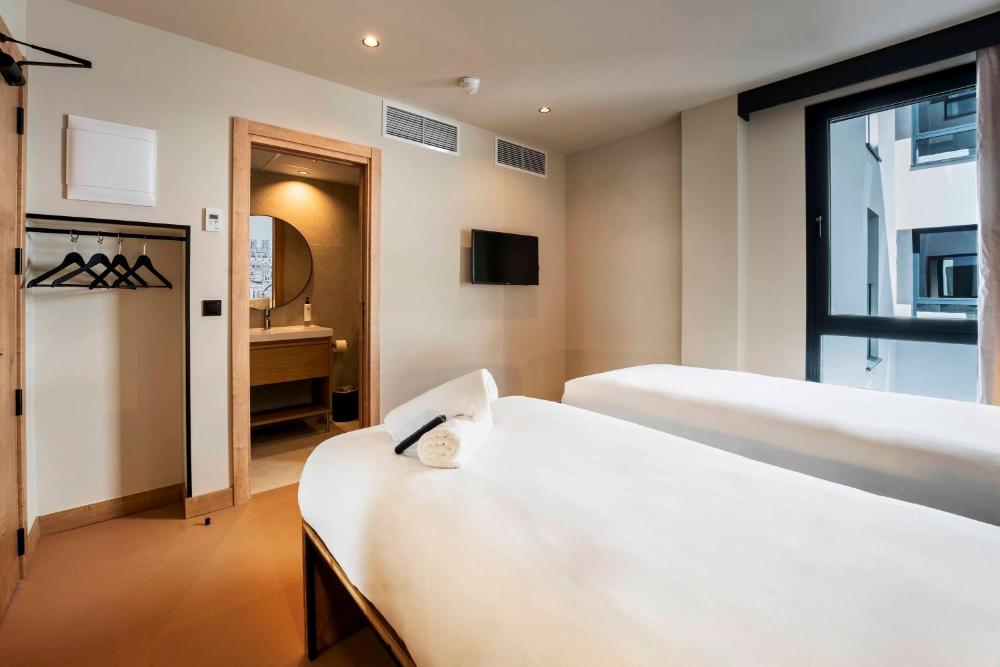 Standard Twin Room interior